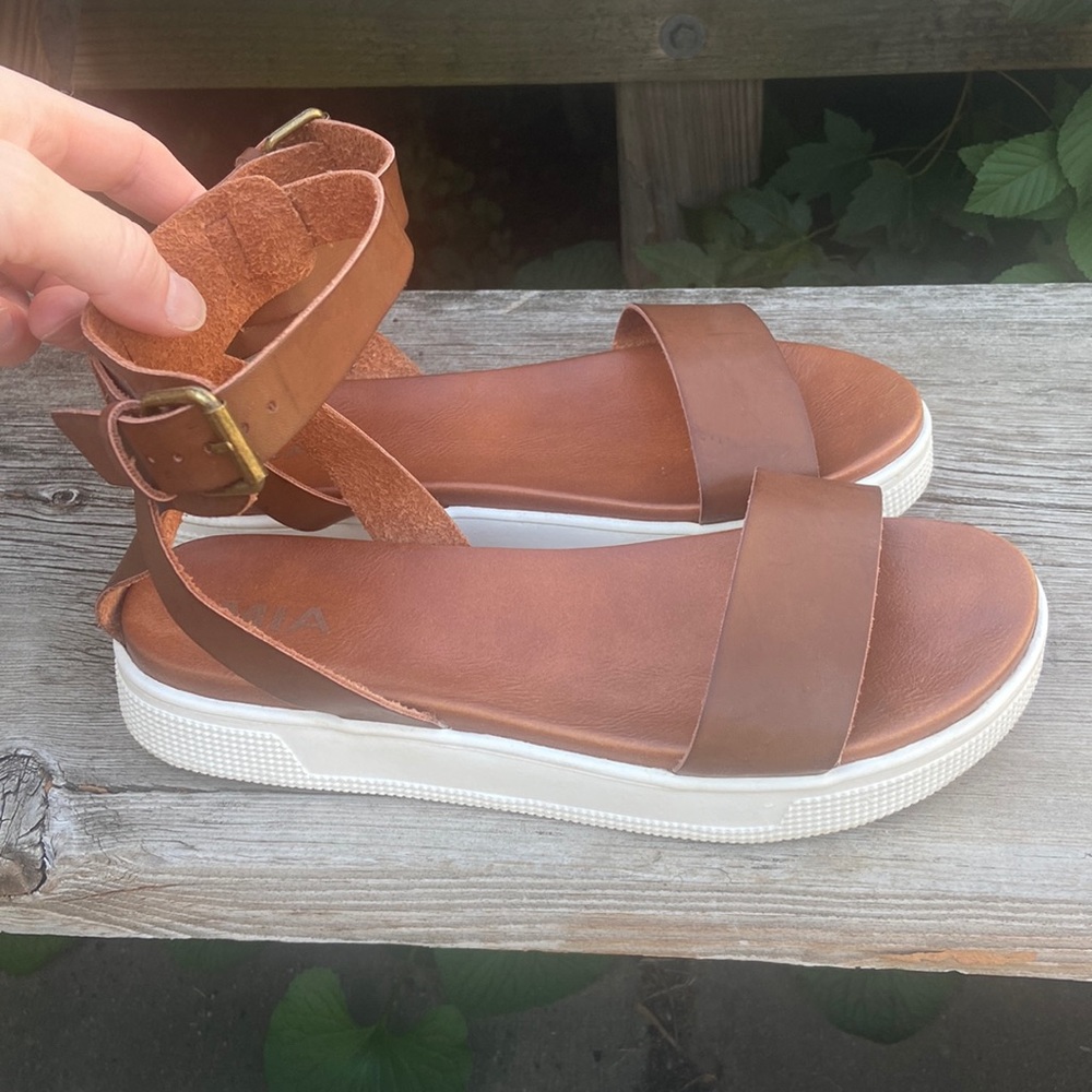 Mia Ellen platform sandal
